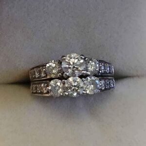 Elegant White Gold And DIAMOND Women's Ring